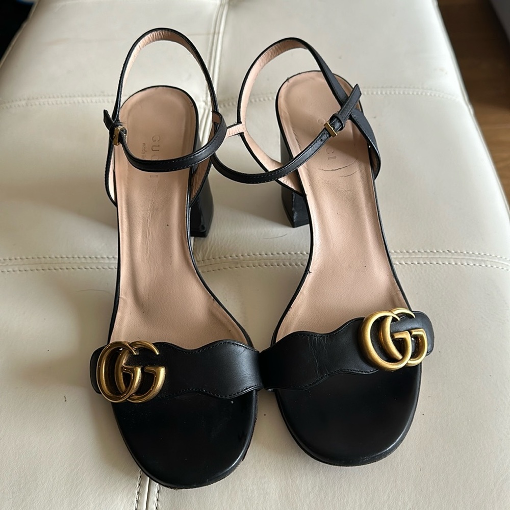 Women’s Gucci sandals s 38.5